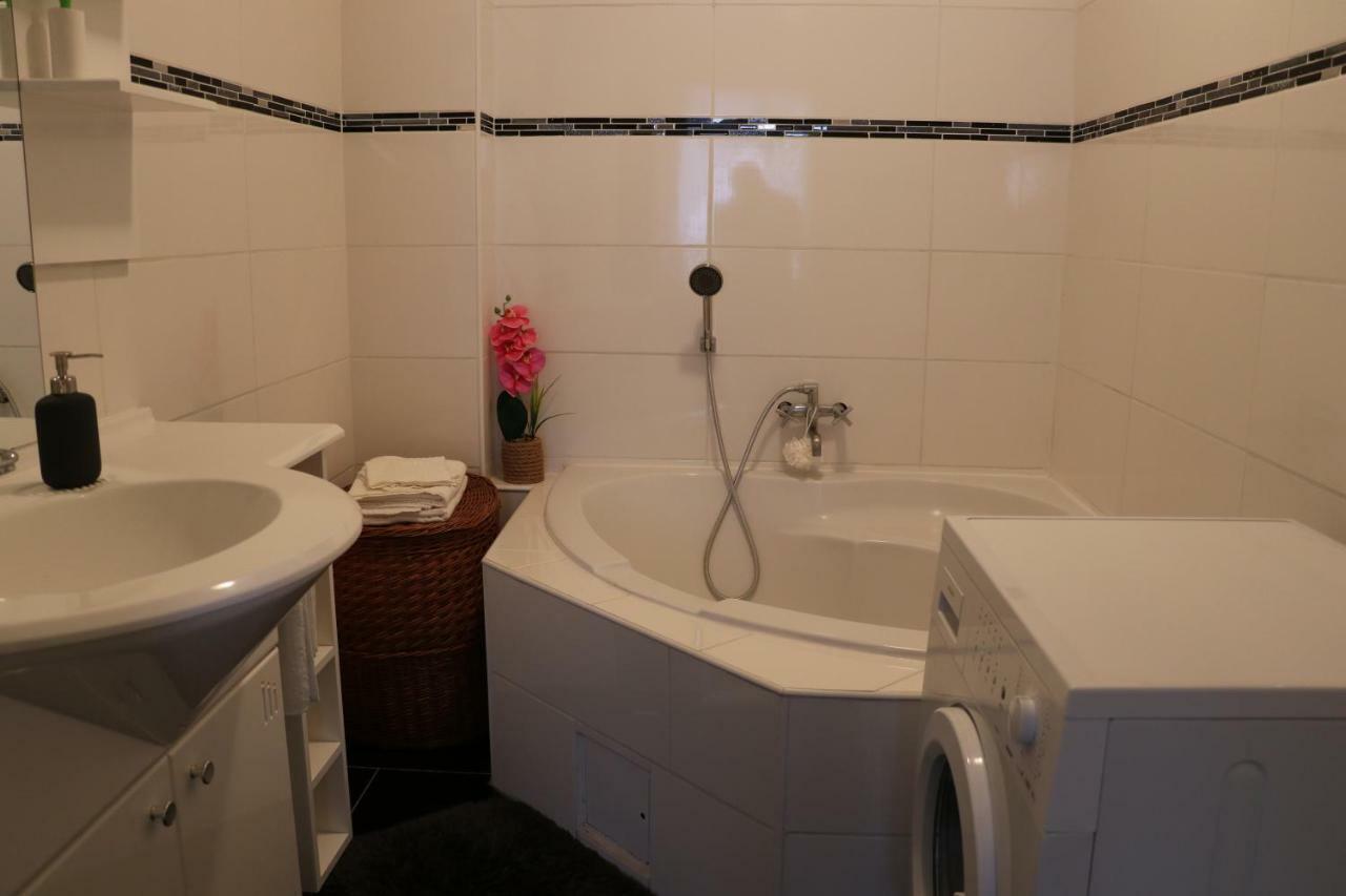 The Lakehouse Villa Neusiedl Am See Wienerstrasse 8 외부 사진
