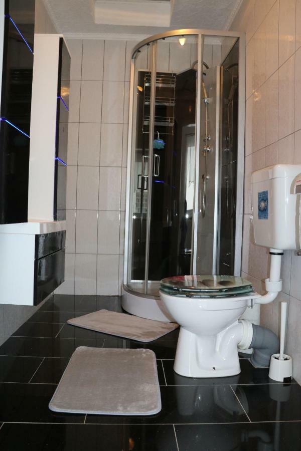 The Lakehouse Villa Neusiedl Am See Wienerstrasse 8 외부 사진